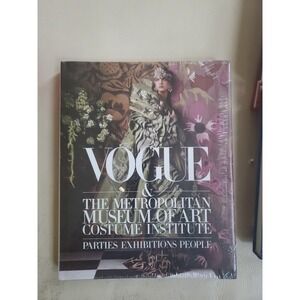 Vogue & the Metropolitan Museum of Art Costume Institute 1st ed  Bowles HCDJ